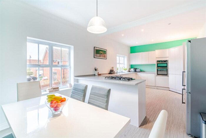 5 Bedroom Terraced House To Rent In Featherstone Grove, Great Park, Newcastle Upon Tyne, NE3