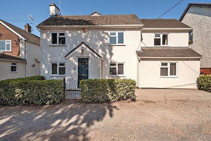 4 Bedroom Detached House For Sale In New Road, Sandhurst, Berkshire, GU47
