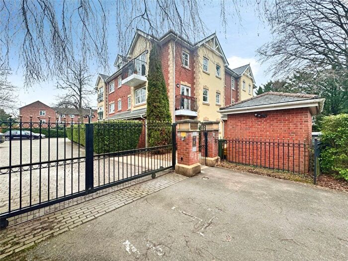 2 Bedroom Flat To Rent In Kings Road, Sale, Greater Manchester, M33