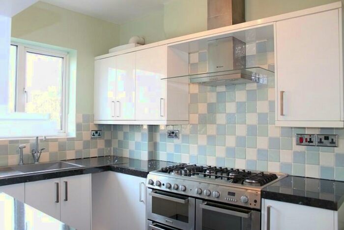 2 Bedroom Maisonette To Rent In Harrow View, Harrow, HA2