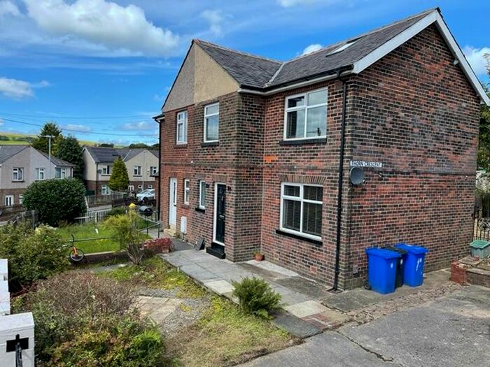 3 Bedroom Semi-Detached House To Rent In Thorn Crescent, Bacup, OL13