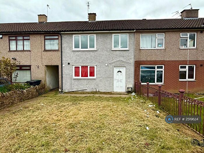 3 Bedroom Semi-Detached House To Rent In Meadview, Bradford, BD4