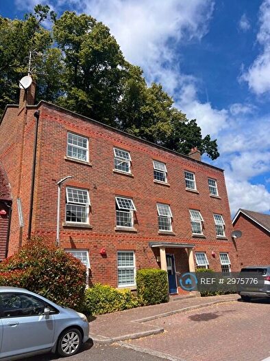 2 Bedroom Flat To Rent In Spring Close, Crawley, RH11