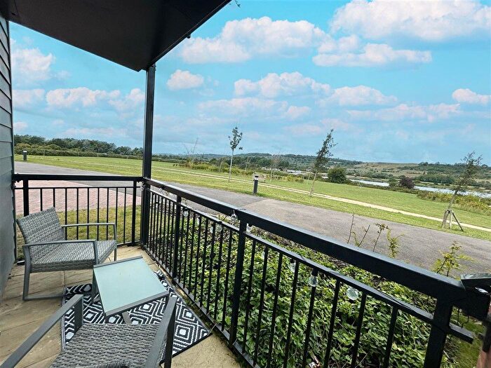 2 Bedroom Flat For Sale In Dearman Crescent, Hythe, Kent, CT21