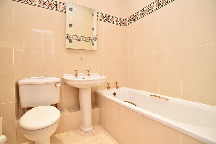 2 Bedroom Apartment For Sale In St Mark's Court, Leeds Road, Harrogate, HG2