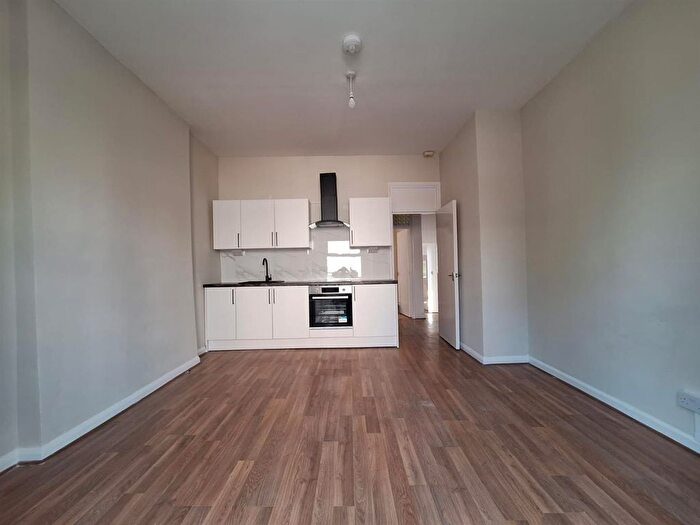 3 Bedroom Flat To Rent In Cecil Road, London, NW10