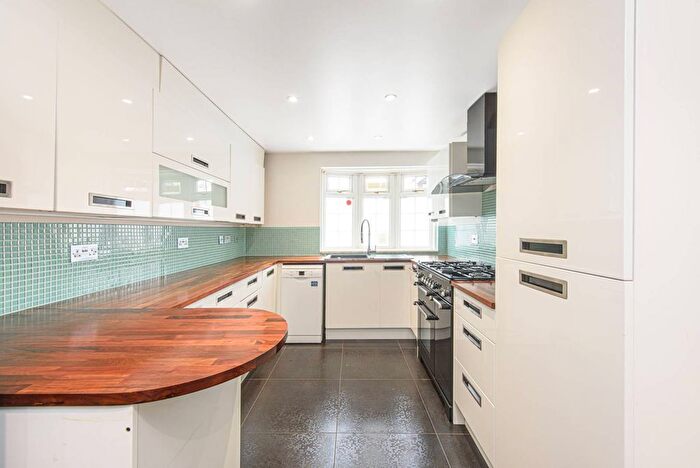3 Bedroom Terraced House To Rent In Laurel View, Woodside Park, London, N12