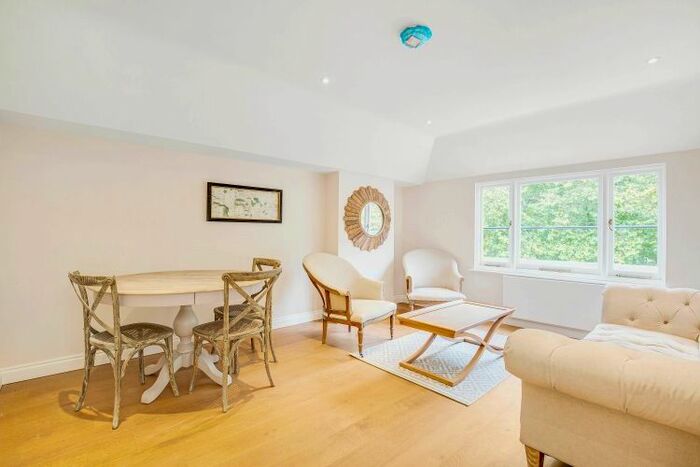 2 Bedroom Flat To Rent In Ennismore Gardens, South Kensington, SW7