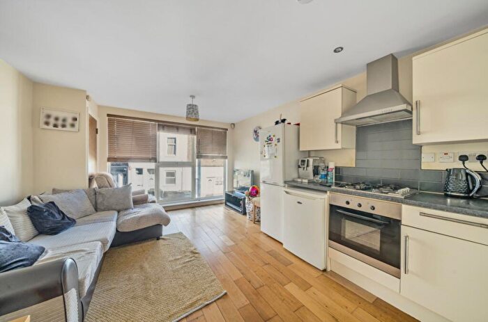 2 Bedroom Flat To Rent In Dartmouth Road, London, SE26