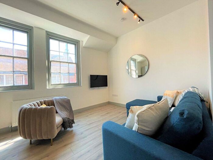 1 Bedroom Flat To Rent In New Street, Sandwich, CT13