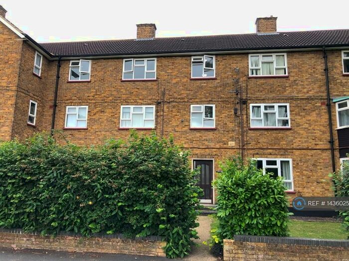 2 Bedroom Flat To Rent In Middlefields, Letchworth Garden City, SG6