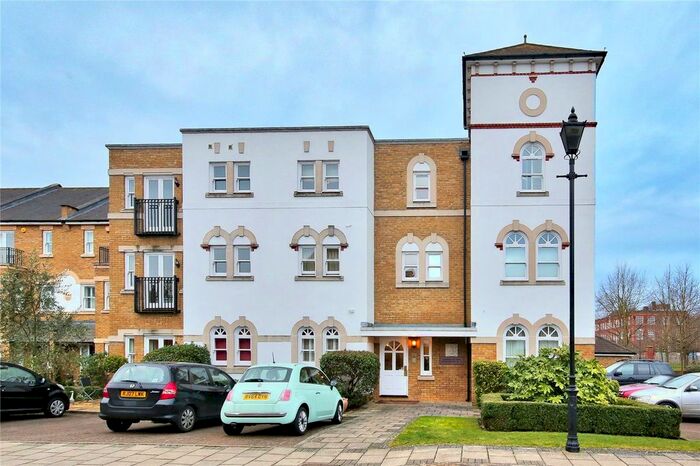 1 Bedroom Flat To Rent In Admiralty Way, Teddington, TW11