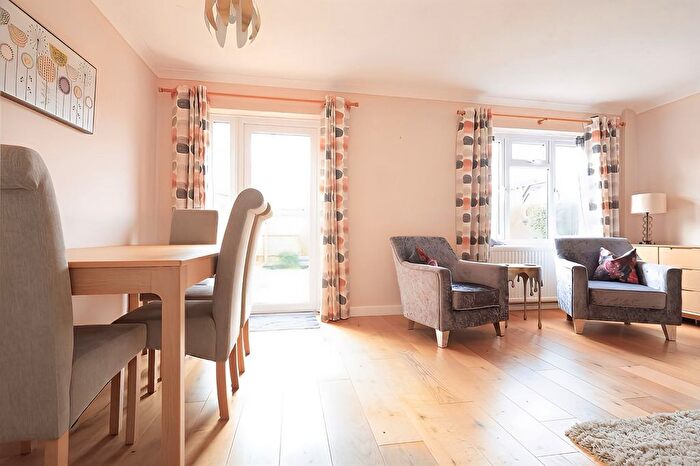 3 Bedroom Detached House For Sale In Burwell Meadow, Witney, OX28