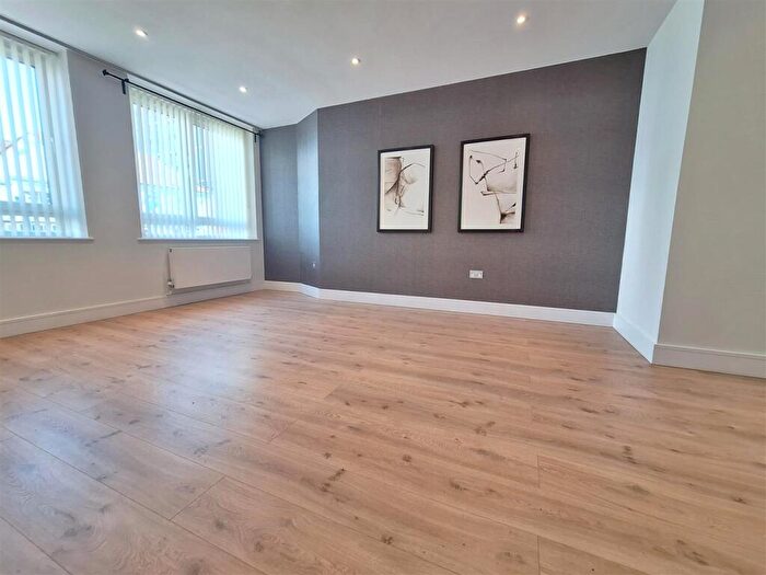 2 Bedroom Flat To Rent In High Street, Bracknell, RG12