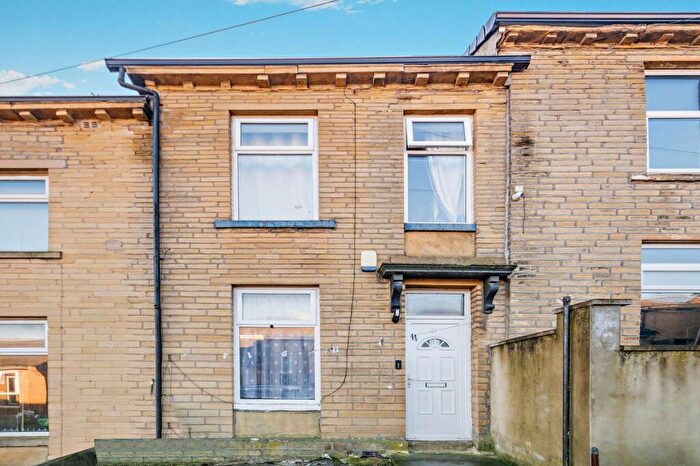 2 Bedroom Terraced House For Sale In Rose Street, Bradford, BD8