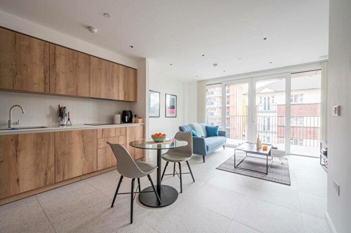 1 Bedroom Flat To Rent In Silk District, Whitechapel, London, E1