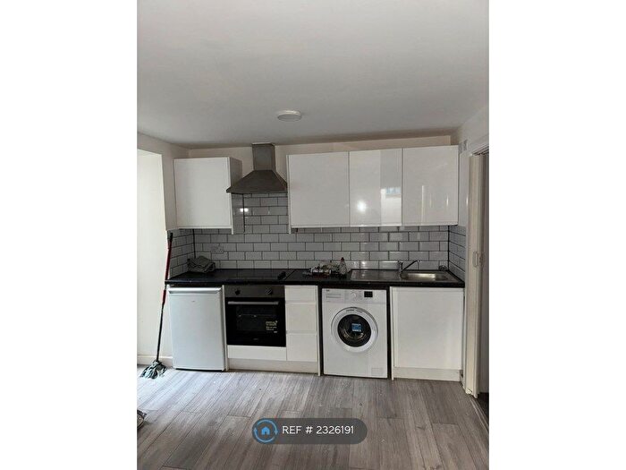 Studio To Rent In Park Lane, London, N17