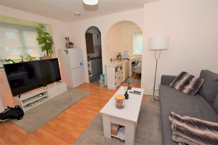1 Bedroom Flat To Rent In Greenside Close, Whetstone, N20