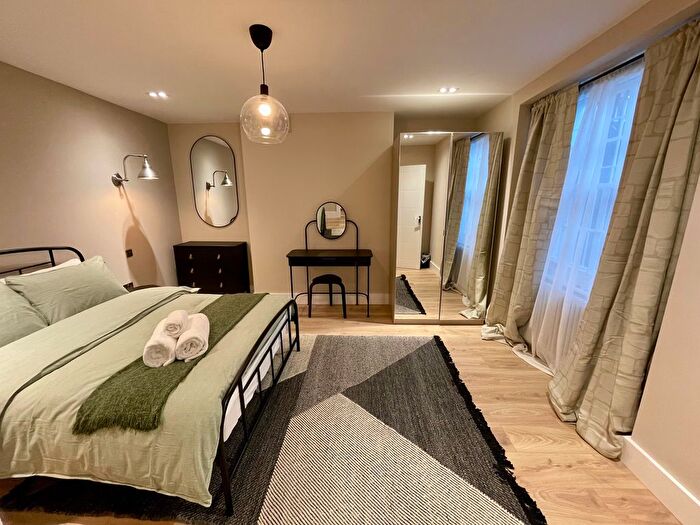 2 Bedroom Flat To Rent In Crowndale Road, Euston, Camden Town, Lse, Ucl, Regents Park, West End, London, NW1