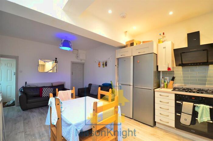 6 Bedroom Terraced House To Rent In Katie Road, Selly Oak, Birmingham, B29