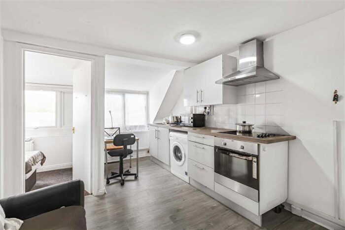 1 Bedroom Flat To Rent In New Cross Road, New Cross, SE14