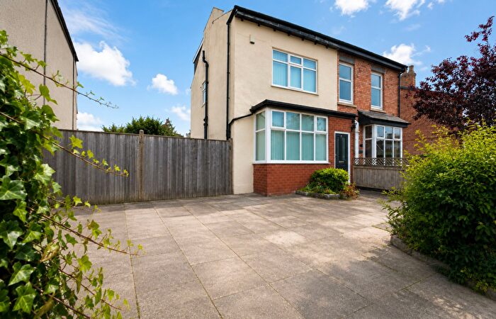 4 Bedroom Semi-Detached House For Sale In Kent Road, Southport, PR8