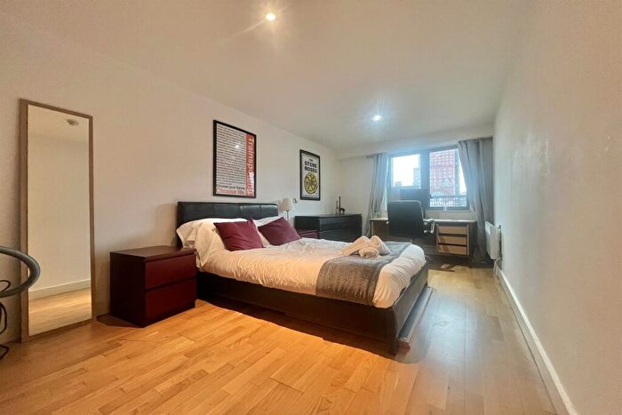 2 Bedroom Apartment To Rent In Oldham Road, M4