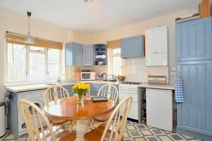 3 Bedroom Flat To Rent In Westville Road, Shepherds Bush, W12