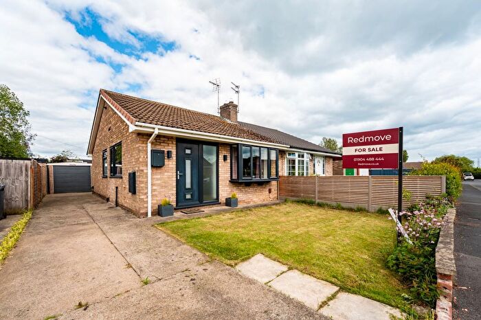 2 Bedroom Semi-Detached Bungalow For Sale In Beansway, York, YO31