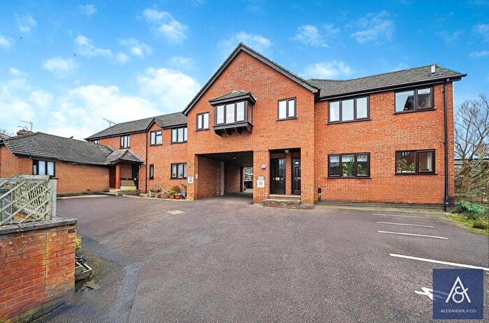 1 Bedroom Apartment For Sale In Goose Green, Brackley, Northamptonshire, NN13