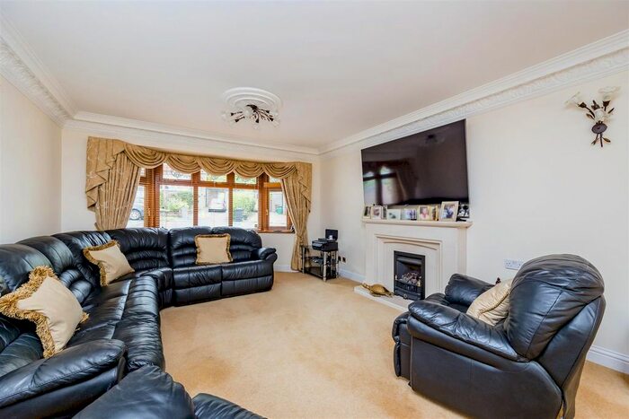 4 Bedroom Detached House For Sale In Graham Avenue, Patcham, Brighton, BN1