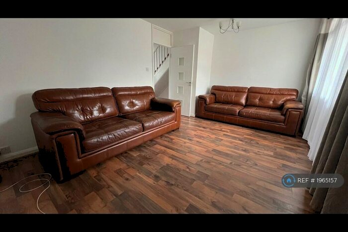 3 Bedroom Maisonette To Rent In Gough Walk, London, E14