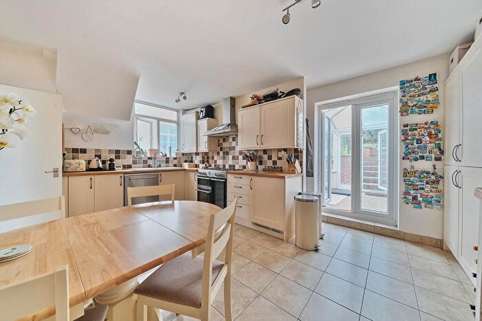 3 Bedroom Semi Detached House For Sale In Warland Road, Plumstead, SE18