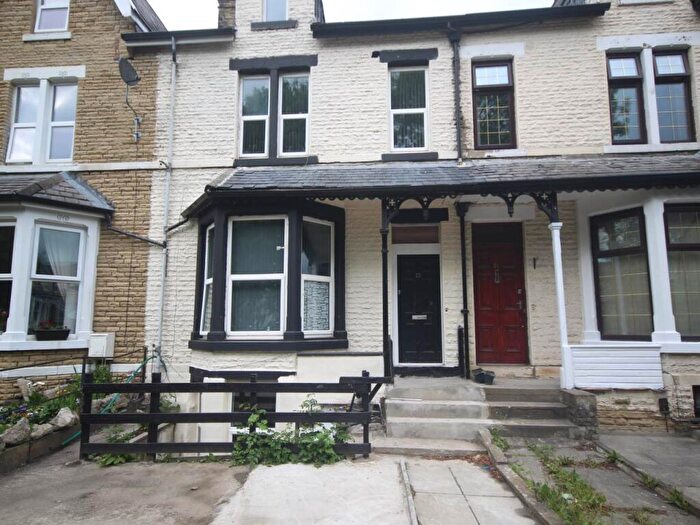 1 Bedroom Flat To Rent In Pemberton Drive, , Bradford, BD7