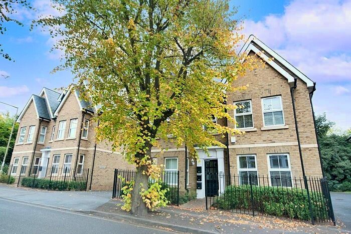 2 Bedroom Flat To Rent In Avenue Road, Warley, Brentwood, CM14