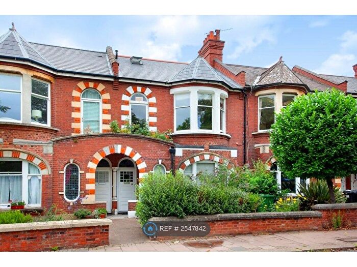 3 Bedroom Maisonette To Rent In Emmanuel Road, London, SW12