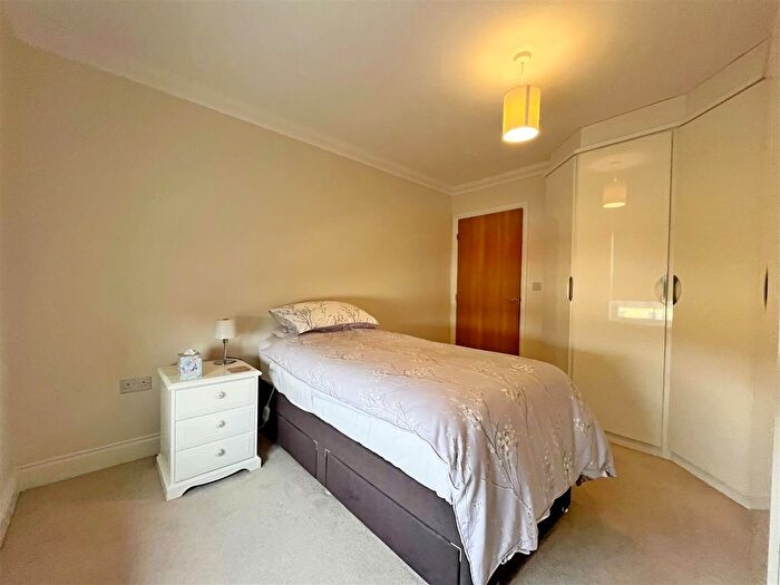 1 Bedroom Flat For Sale In Hornchurch Road, Hornchurch, RM12