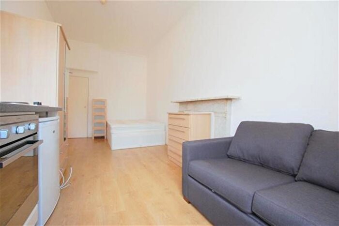 Flat To Rent In Belsize Avenue, Belsize Park, NW3