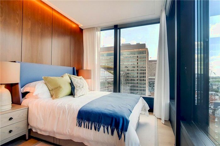 3 Bedroom Flat To Rent In Buckingham Gate, London, SW1E