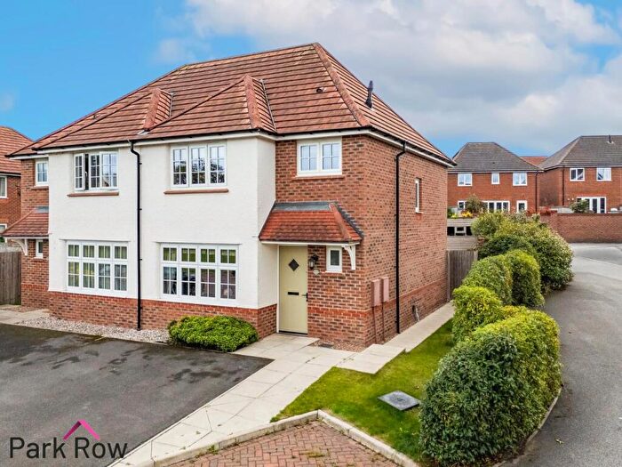 3 Bedroom Semi-Detached House For Sale In Bedford Drive, Sherburn In Elmet, Leeds, LS25