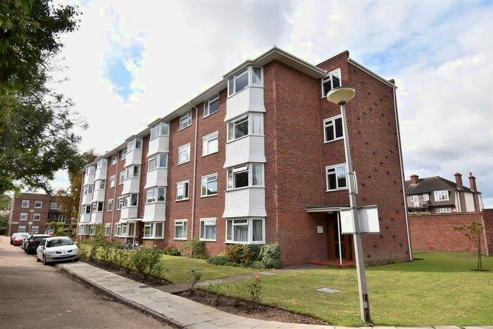 2 Bedroom Flat To Rent In St. Andrews Square, Surbiton, KT6