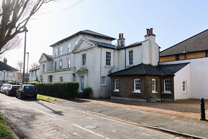 1 Bedroom Flat For Sale In The Chestnuts, Bishop's Close, Walthamstow, London, E17