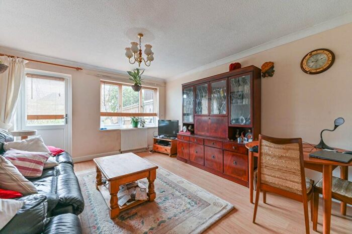 2 Bedroom House To Rent In Canal Walk, Croydon, CR0