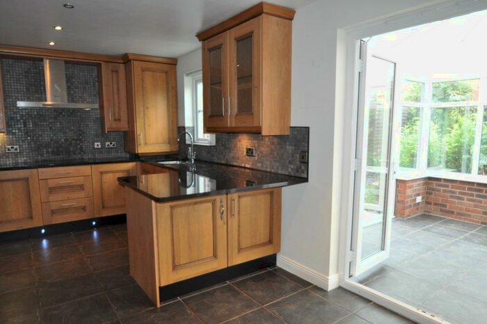 3 Bedroom Town House To Rent In Steeple Way, Stoke-on-Trent, ST4