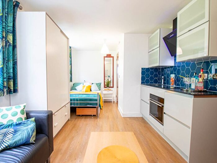 1 Bedroom Flat To Rent In Woodland Way, Canterbury, CT2