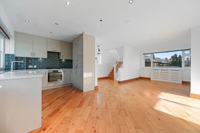 2 Bedroom Flat To Rent In St. Leonards Road, Ealing, W13