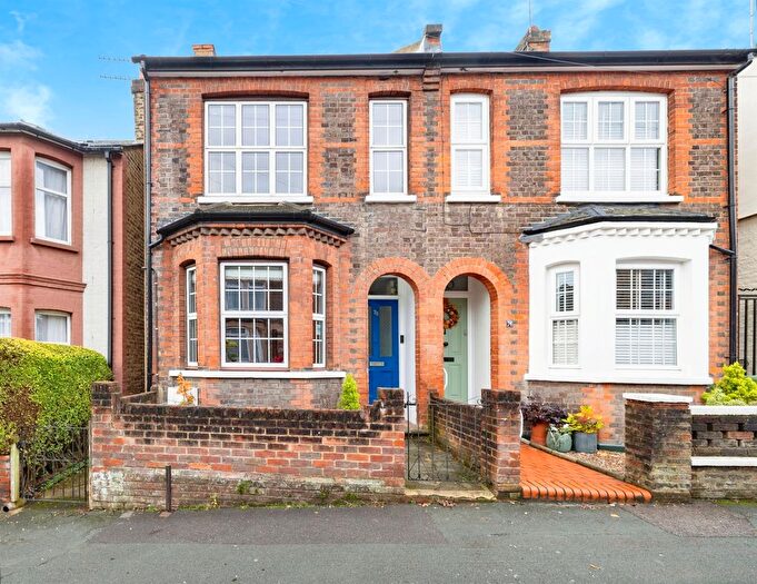 2 Bedroom Semi-Detached House For Sale In St. James Road, Watford, WD18