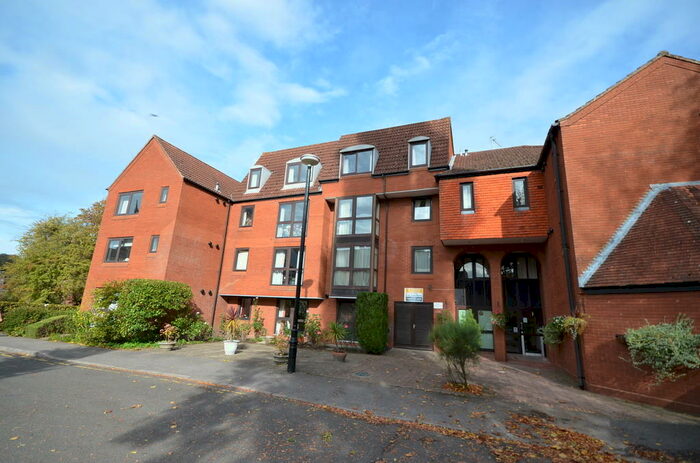 1 Bedroom Apartment To Rent In South Street, Farnham, GU9