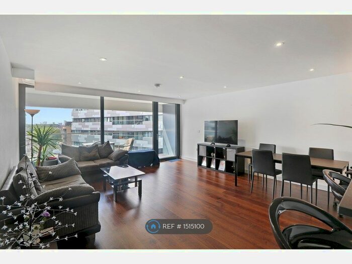 3 Bedroom Flat To Rent In Lambarde Square, London, SE10