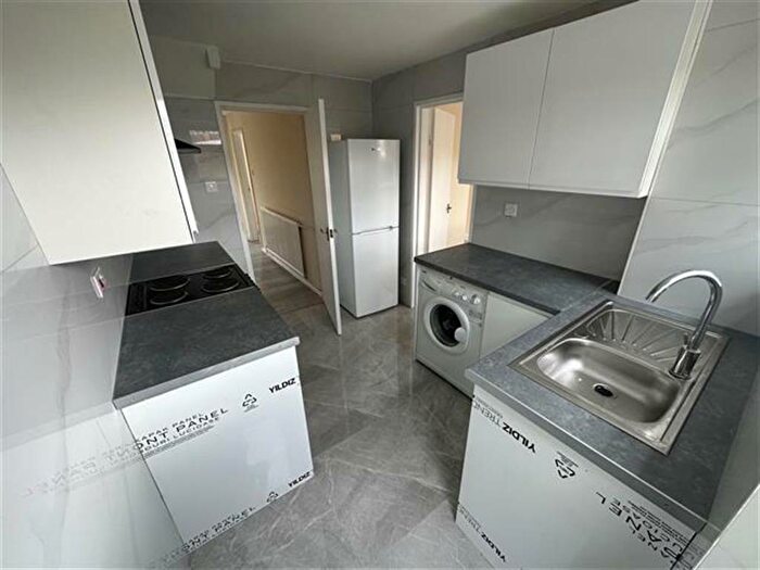 3 Bedroom Terraced House To Rent In Wendover Road, Aylesbury, HP21